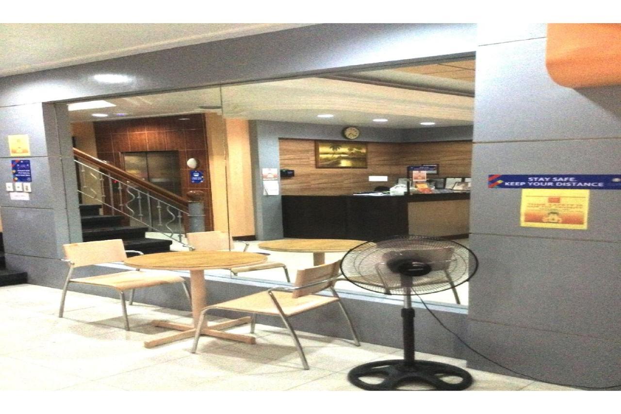 Oyo 817 Vista Apartelle Mandaluyong Εξωτερικό φωτογραφία